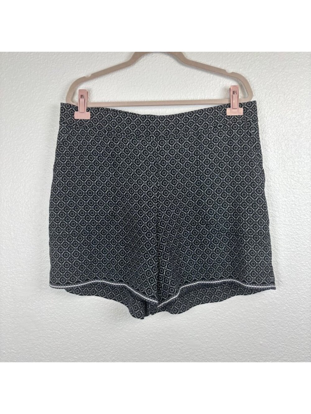 ✨3/$30 Max Studio 1X Black White Floral Print Shorts Lightweight Elastic Waist